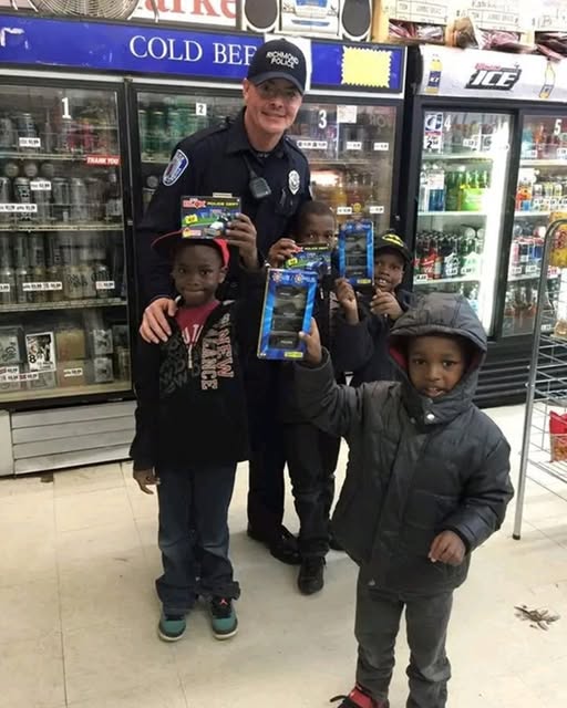 A Heartwarming Evening at the Golden Eagle Convenience Store in Gilpin Court