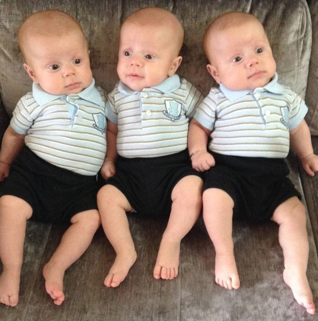 Completely Identical Triplets Who Captivated the World: How Do Their Parents Tell Them Apart?