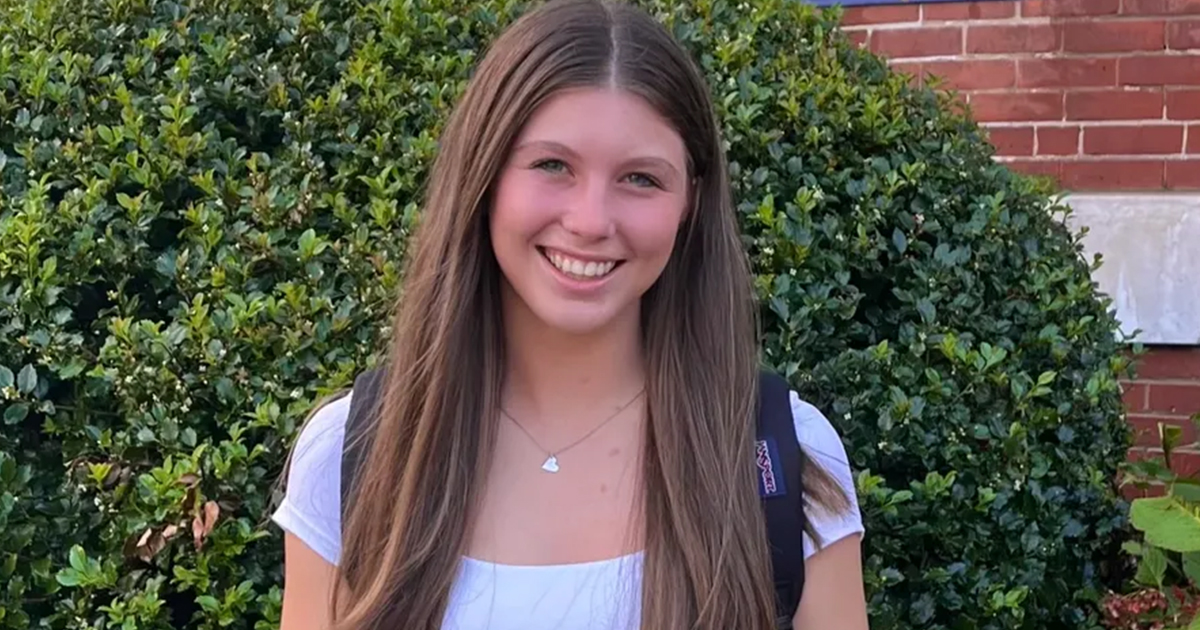 Teen Cheerleader, 18, Shares Her Bone Cancer Journey After Doctors Initially Dismissed Her Knee Pain