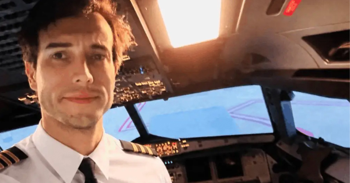 Student Pilot Safely Lands Plane After Instructor Dies Mid-Flight