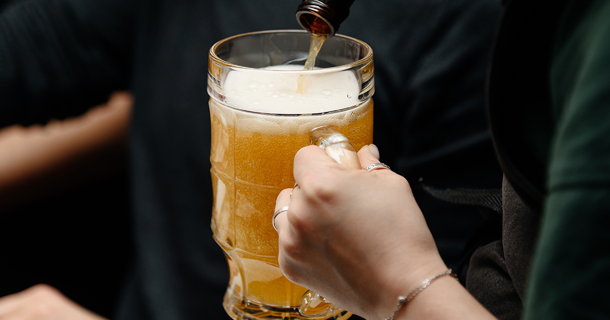 Man’s Extreme Body Transformation Fueled by Steroids and Two Dozen Beers Daily