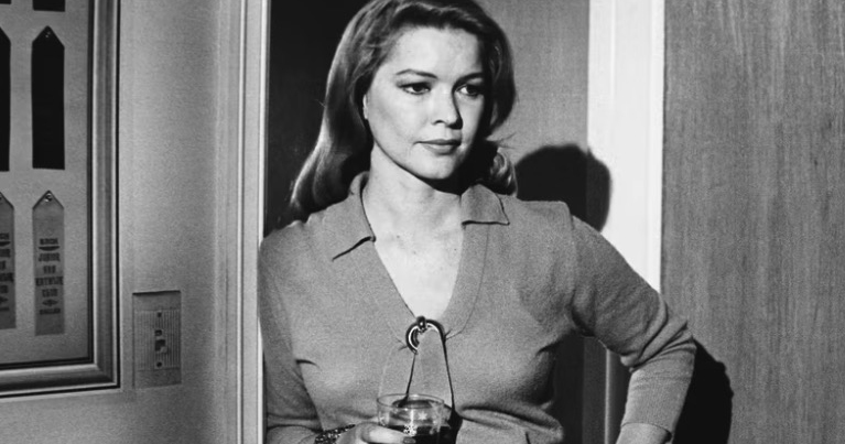 Ellen Burstyn at 92: A Hollywood Icon's Journey Through Darkness and Triumph